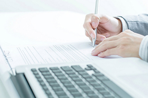 很多搜索引擎優化師網站排名過程中，只是一味地發文章，發外鏈，遇見一些問題就去到處去問所謂地SEO大神，網上找SEO教程，可以說沒有自己的SEO策略。其實在華夕看來，是因為這些搜索引擎優化師沒有深度理解搜索引擎優化。